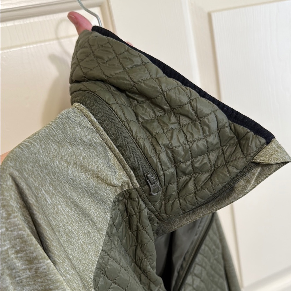 Burton Green Ski & Snow Jacket with Quilted Design - Picture 6 of 6